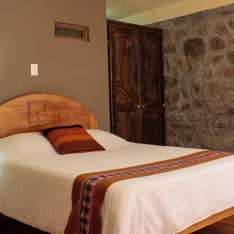 Spacious entire house with awesome mountain views - Four-Bedroom House - 19