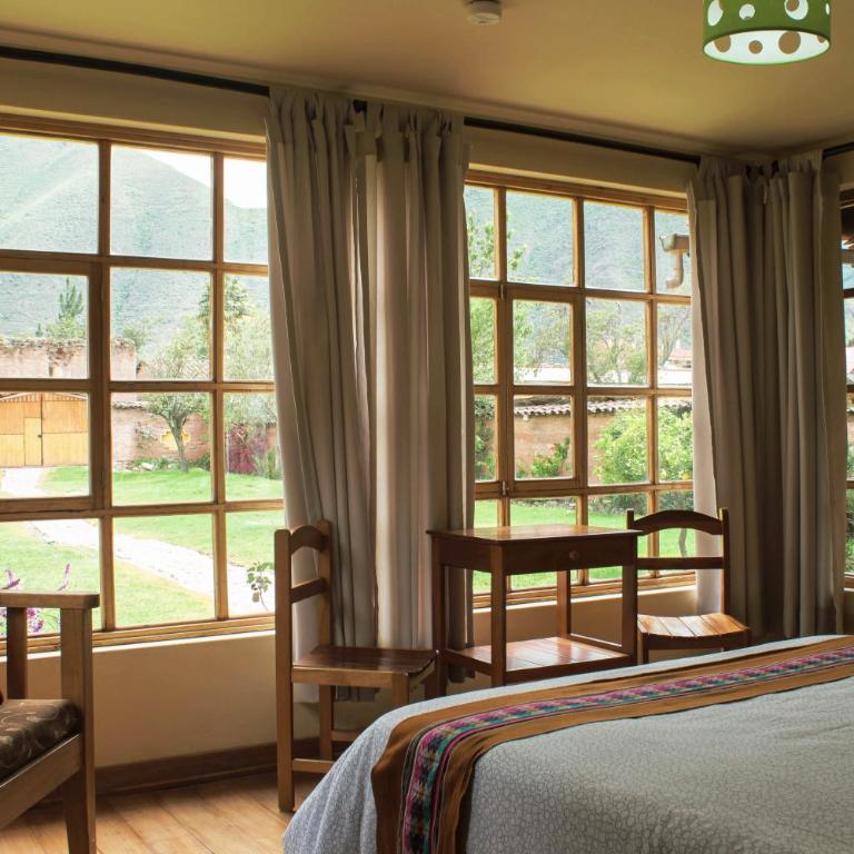 Spacious entire house with awesome mountain views - Four-Bedroom House - 17