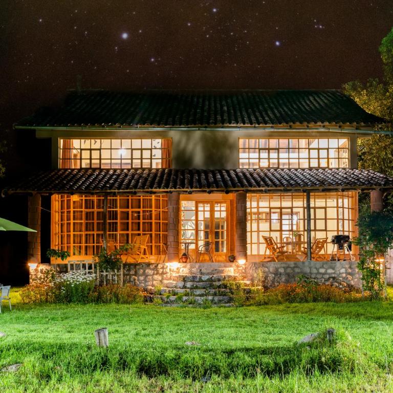Spacious entire house with awesome mountain views - Four-Bedroom House - 20