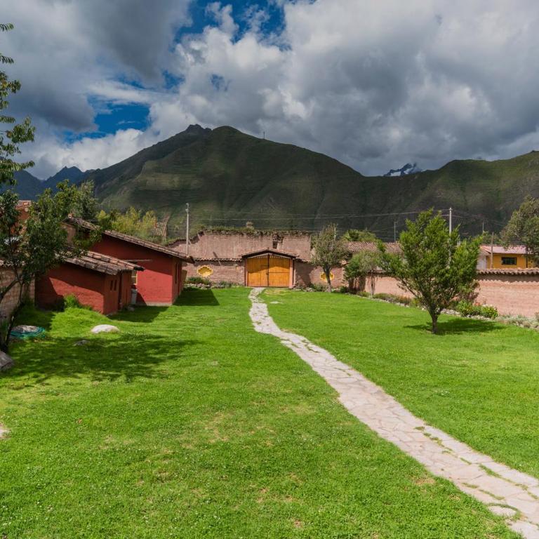 Spacious entire house with awesome mountain views - Four-Bedroom House - 23