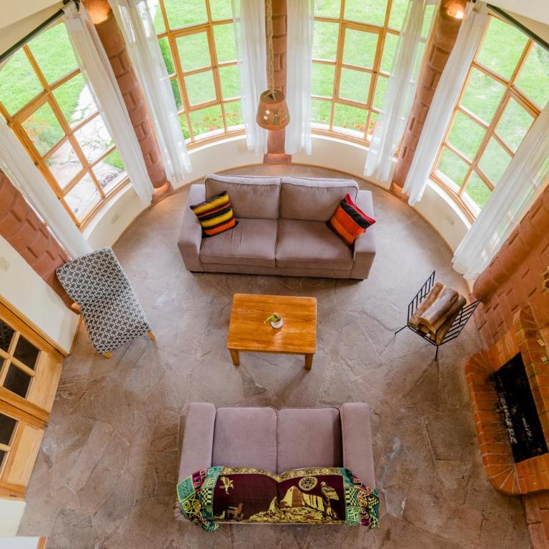 Spacious entire house with awesome mountain views - Four-Bedroom House - 32