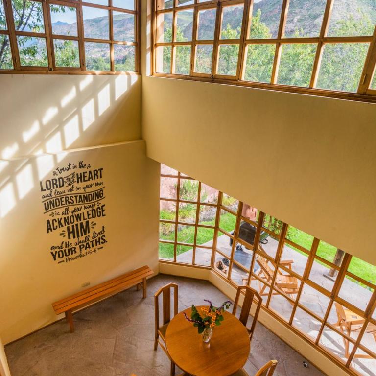 Spacious entire house with awesome mountain views - Four-Bedroom House - 36