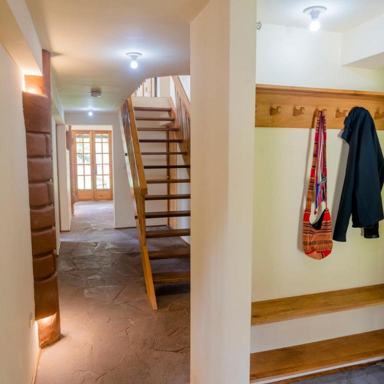 Spacious entire house with awesome mountain views - Four-Bedroom House - 43