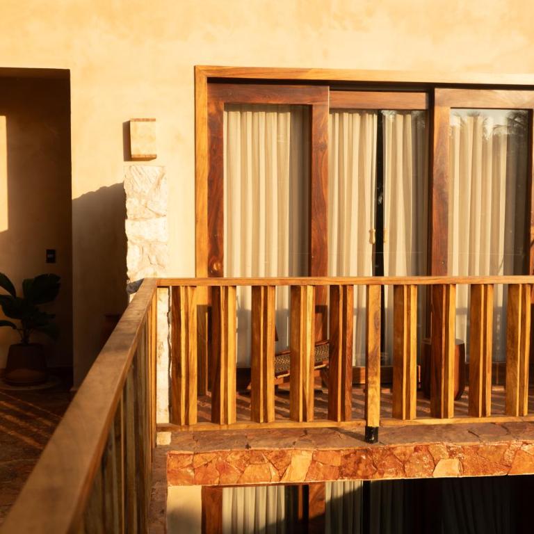 Mantra Hotel Boutique - Habitación con cama grande y vistas al jardín - 23