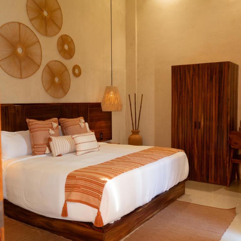 Mantra Hotel Boutique - Habitación con cama grande y vistas al jardín - 4