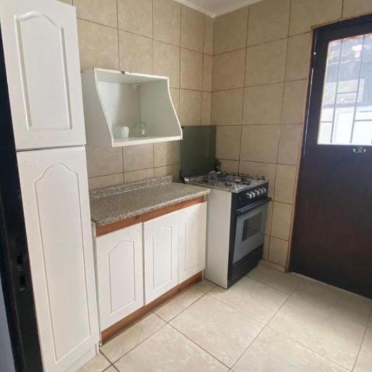 Casa 3 d 2 B 2 E zona 4 esquina - Three-Bedroom House - 3