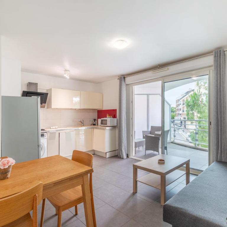 Le Printemps, centre Juan Les Pins , 100m des plages, 70m de la gare de Juan Les Pins - Appartement 1 Chambre - 1
