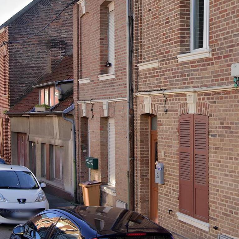 L'artistique, Maison pour 5 personnes, 2 chambres, stationnement gratuit, spacieux, atypique - Casa Unifamiliar de 2 dormitorios - 28