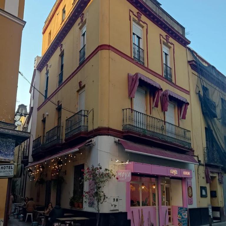 HomeySeville-Lovely Duplex at Santa Cruz 10 pax, Parking Optional - Four-Bedroom Penthouse Apartment - 18