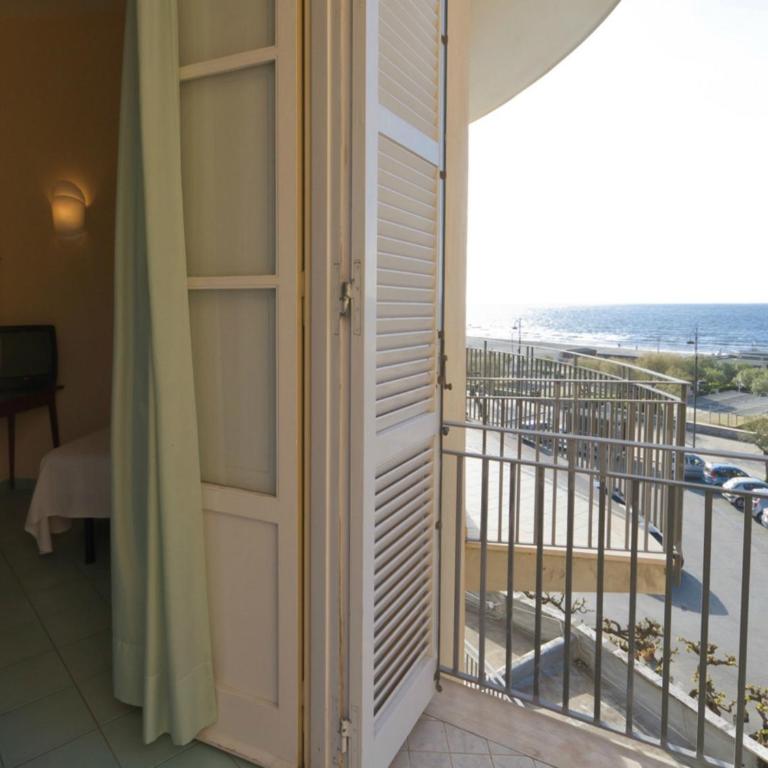 Hotel Serapo - Camera Matrimoniale con Balcone e Vista Mare - 4