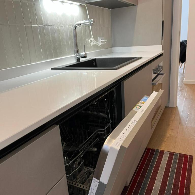 Snapstay Trieste Centrale 6 Posti Letto - Appartamento con 2 Camere da Letto - 25