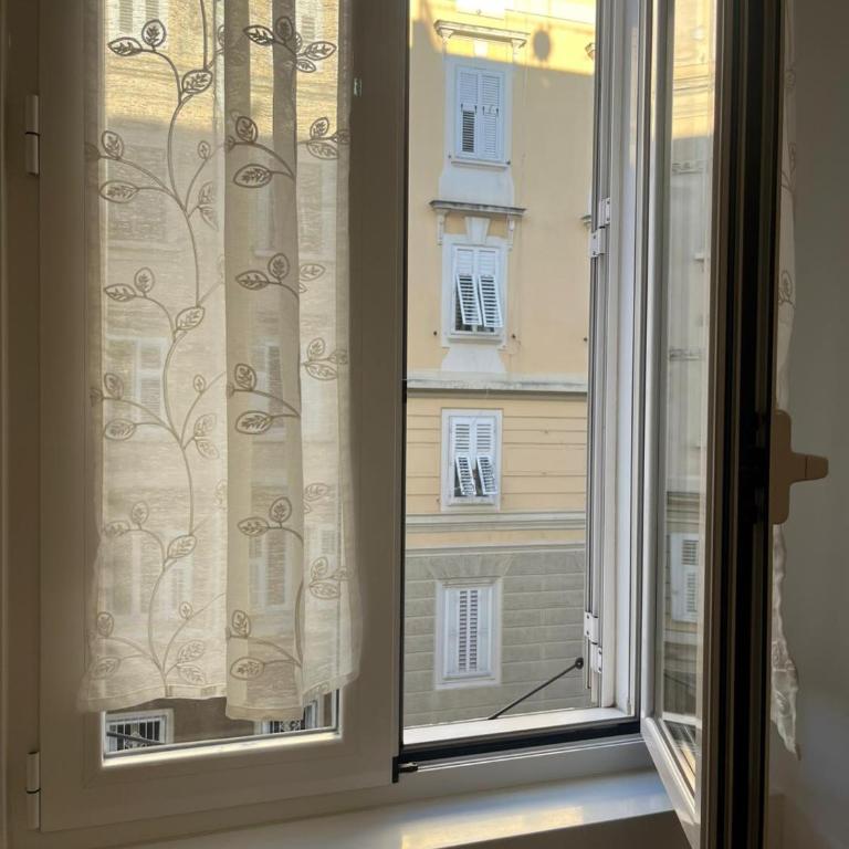 Snapstay Trieste Centrale 6 Posti Letto - Appartamento con 2 Camere da Letto - 67