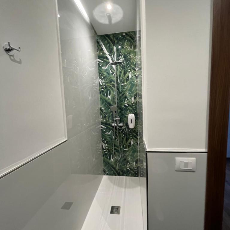 B&B Onda Marina Villa Bellini Catania Centro - Quadruple Room with Private Bathroom - 5