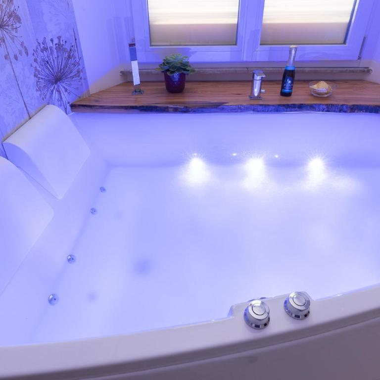 BeB Domus Arbenzio San Giovanni Suite - Suite King con Vasca Idromassaggio - 5