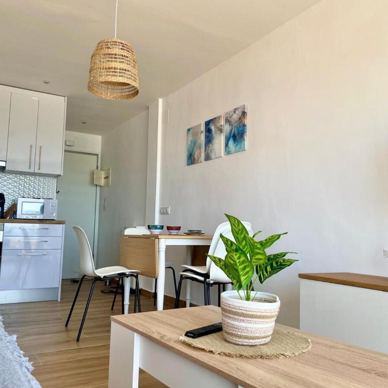 Apartamento con bonitas vistas al mar en la playa Arenal - Apartamento de 2 dormitorios - 7