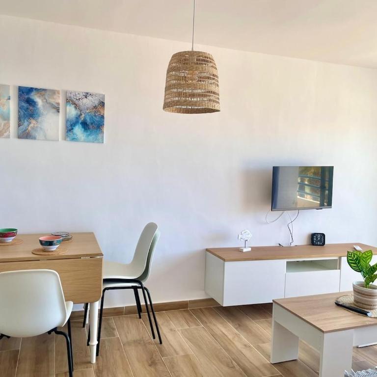 Apartamento con bonitas vistas al mar en la playa Arenal - Apartamento de 2 dormitorios - 11