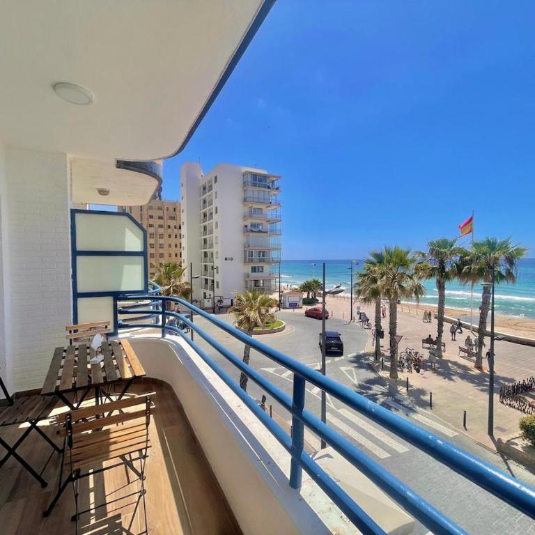 Apartamento con bonitas vistas al mar en la playa Arenal - Apartamento de 2 dormitorios - 19