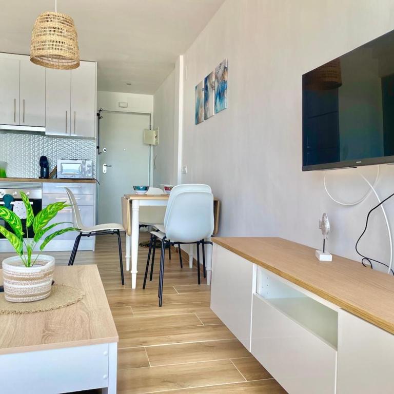 Apartamento con bonitas vistas al mar en la playa Arenal - Apartamento de 2 dormitorios - 20