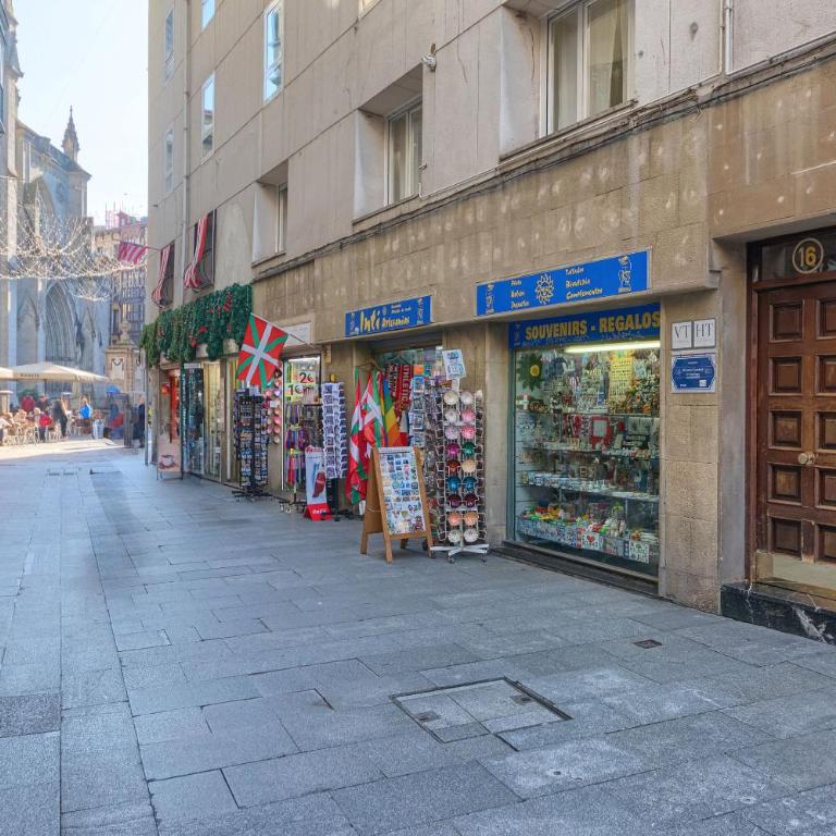 Lujoso piso en Casco Viejo. Bilbao. Free wifi. - Two-Bedroom Apartment - 9