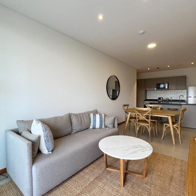 202 Emerald! a pasos del Shopping del Sol - Two-Bedroom Apartment - 1