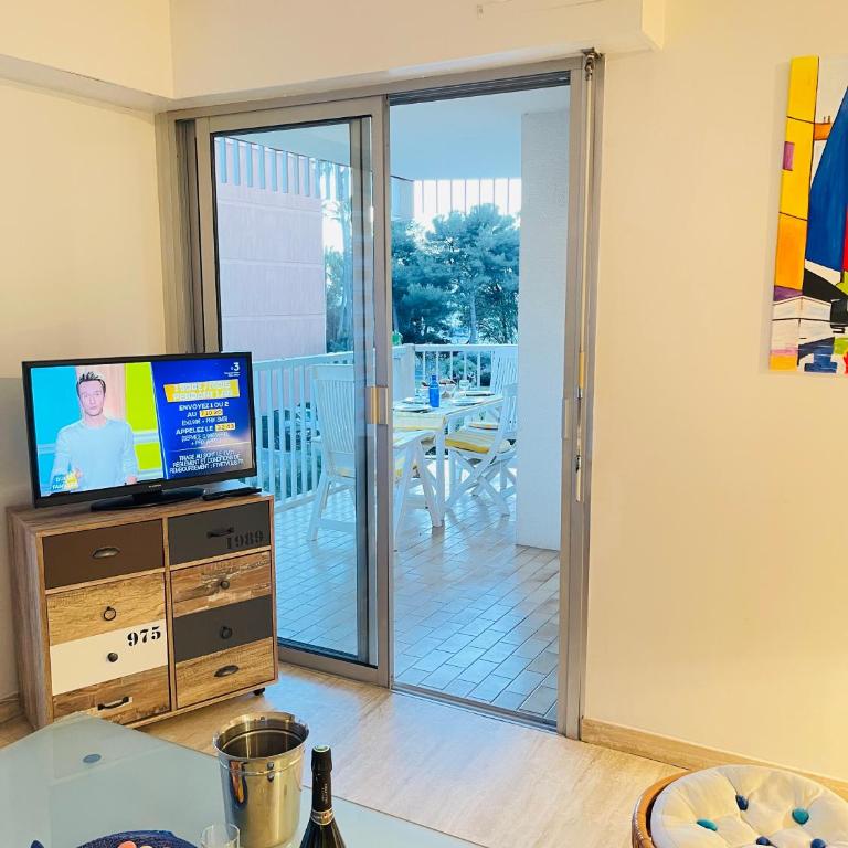 Appartement -piscine- proche bord de mer et centre - One-Bedroom Apartment - 28