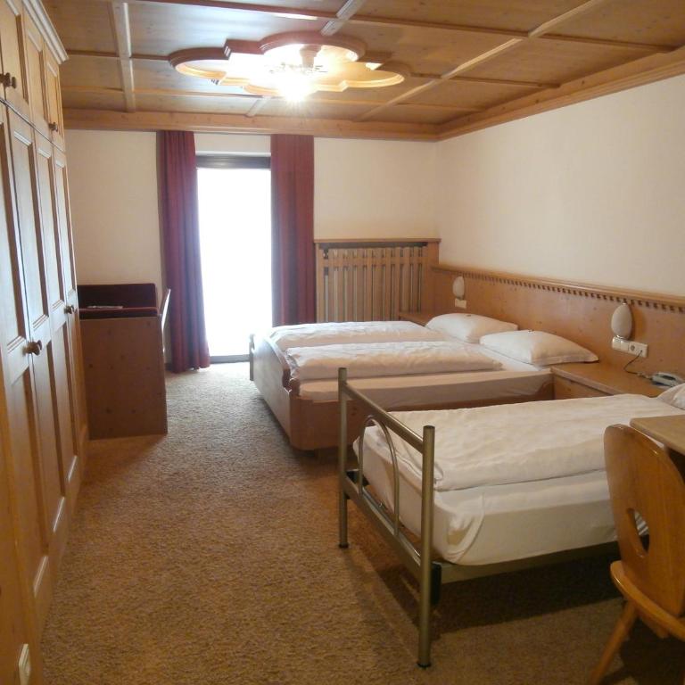 Piccolo Hotel Gurschler - Triple Room with Balcony - 11
