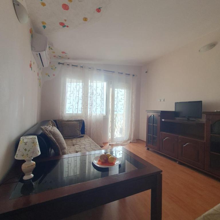 Traumhafte Wohnung mit Meerblick in Sutomore - Apartman sa 1 Spavaćom Sobom - 6