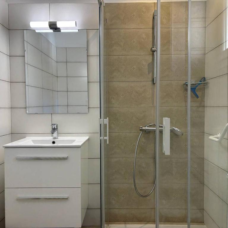 Maison confortable à Villard-de-Lans - 8 couchages, WiFi, parking gratuit, proche des pistes et du centre. - FR-1-548-5 - Casa Vacanze (8 Adulti) - 10