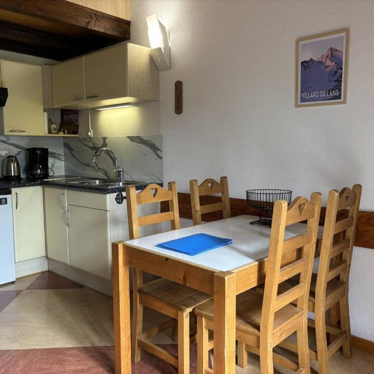 Studio mezzanine avec balcon et parking privé au cœur de Villard-de-Lans - FR-1-548-28 - Estudio - 1