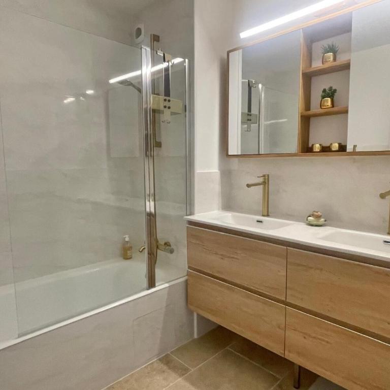 The Penthouse - Three-Bedroom Apartment - 6