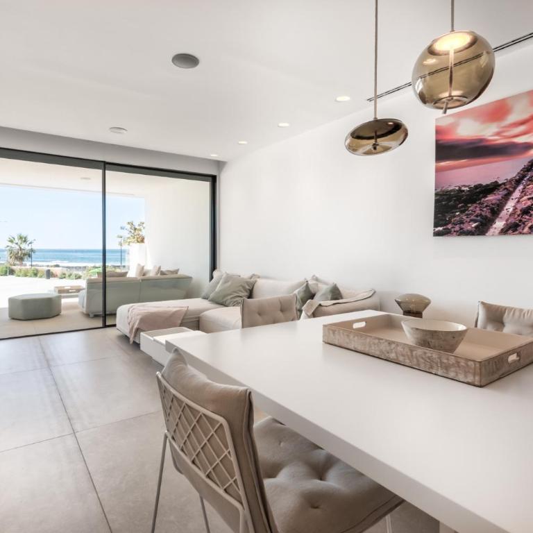 Infinity 0-8 LUXE SEA VIEW 2B - Two-Bedroom House - 4