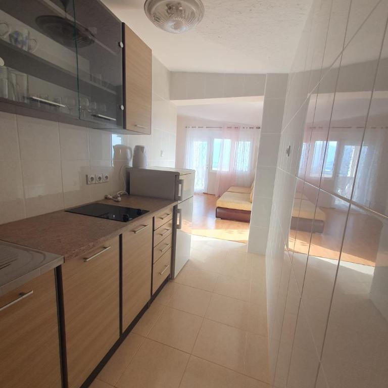 Traumhafte Wohnung mit Meerblick in Sutomore - Deluks Dvokrevetna Soba sa Bračnim Krevetom i Pogledom na More - 9