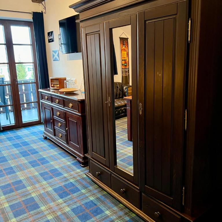 Vitusfort Urlaub im Allgäu - Ferienwohnungen & Themenzimmer in Hopfen am See - Doppelzimmer „Scottish Whisky“ - 6