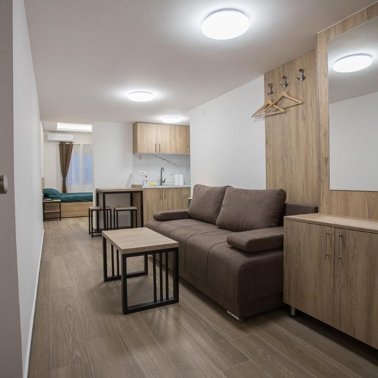 M Corner - Apartman sa Balkonom i Lepim Pogledom - 5
