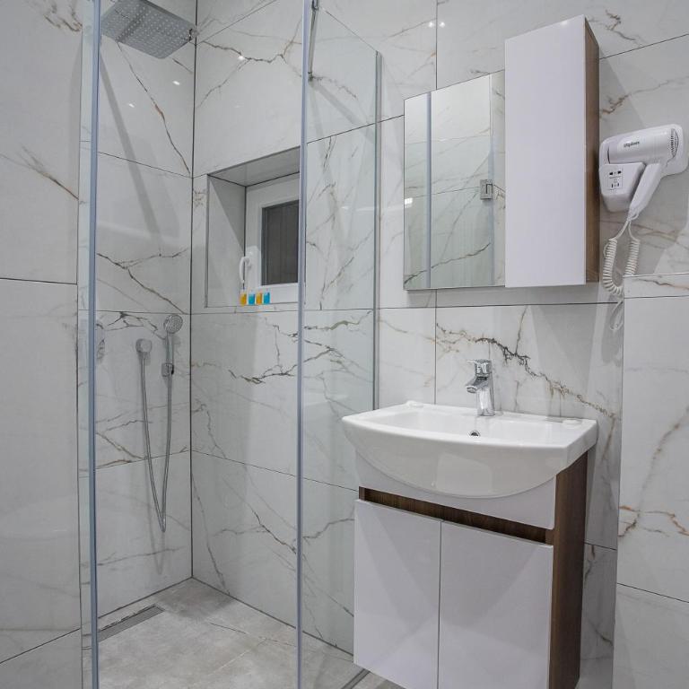 M Corner - Apartman sa Balkonom i Lepim Pogledom - 7