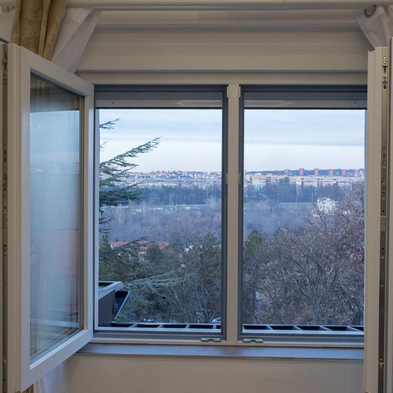 M Corner - Apartman sa 1 Spavaćom Sobom, Balkonom i Pogledom na Grad - 4