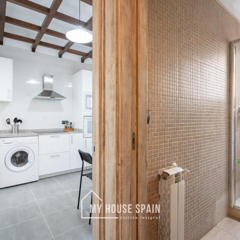 MyHouseSpain - Piso reformado en el centro - Apartamento de 3 dormitorios - 4