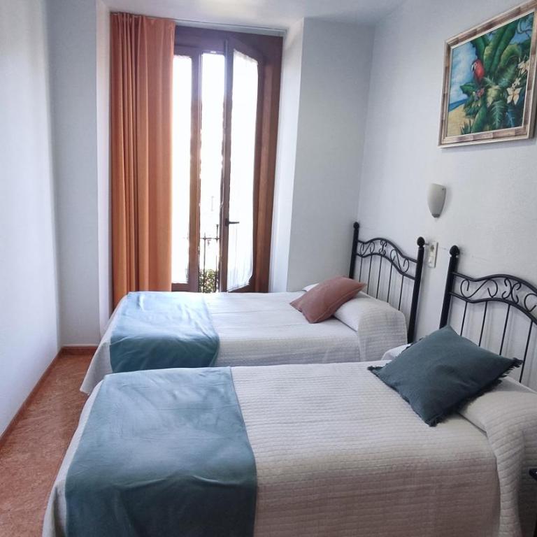 Pension Segura - Habitación Doble con balcón - 1 o 2 camas - 6