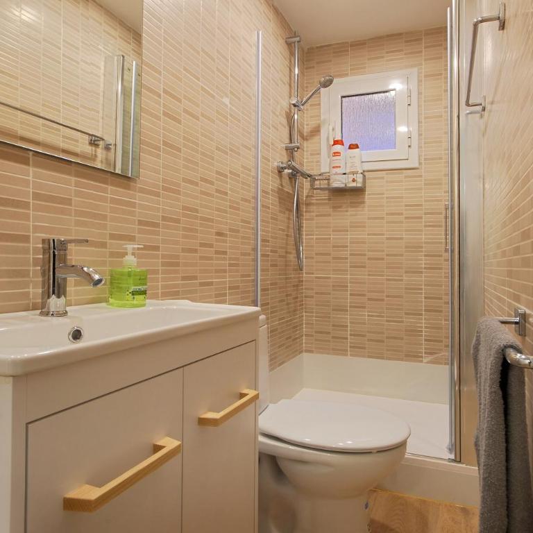Lovely and cozy apartments near Barcelona - Lovely Two-Bedroom Apartment - 5