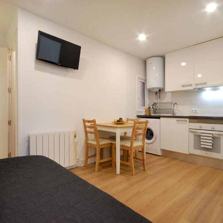 Lovely and cozy apartments near Barcelona - Lovely Two-Bedroom Apartment - 8
