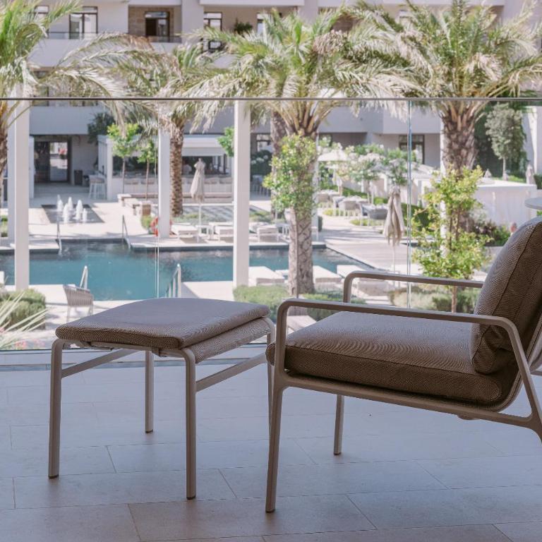 Regent Porto Montenegro - Premium King Room with Balcony and Pool View - 2