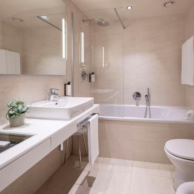 Best Western Plus Tower Hotel Bologna - Standard King Room - 4