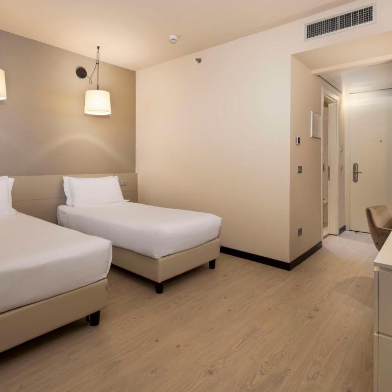 Best Western Plus Tower Hotel Bologna - Standard Quadruple Room - 4