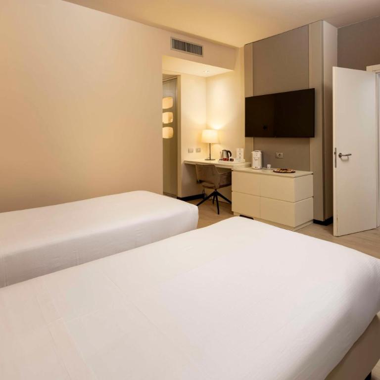 Best Western Plus Tower Hotel Bologna - Standard Quadruple Room - 5
