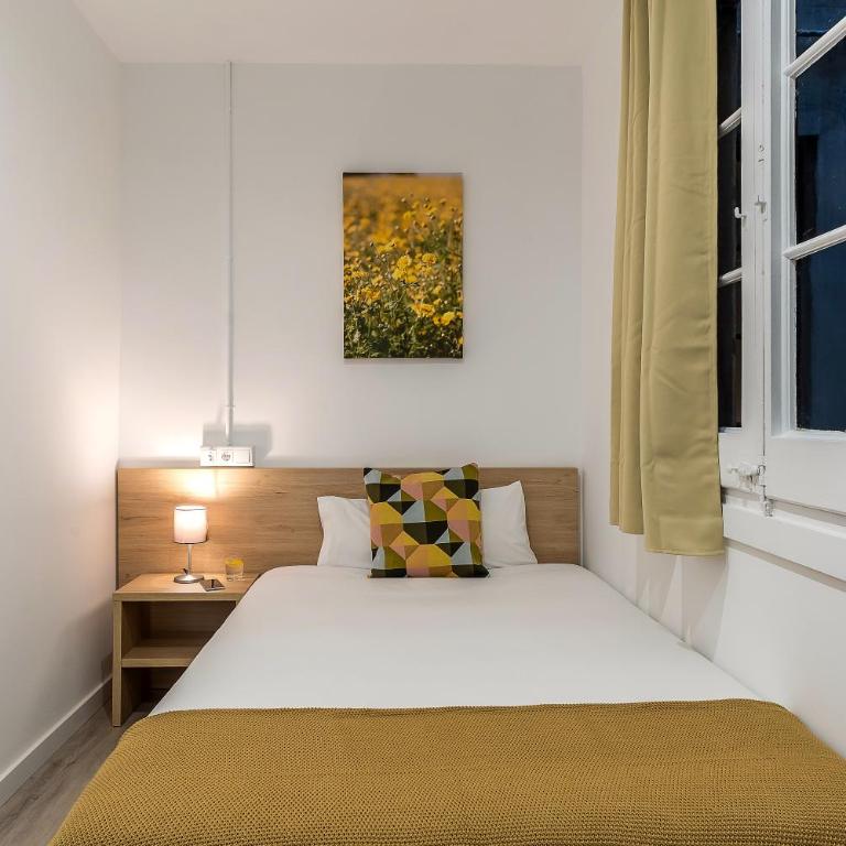 AB Margarit Apartments - Three-Bedroom Apartment with Balcony - 10
