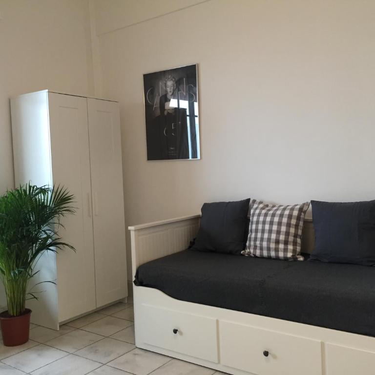 Amazing View Port Golfe-Juan and Garage - Studio - Vue sur Mer - 13