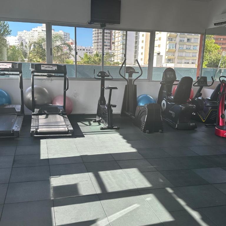 Enfrente al mar y a pasos de Gorlero Servicio limpieza Sábanas y toallas Estacionamiento Gimnasio Recepción 24 hs - Apartamento de 1 dormitorio - 35