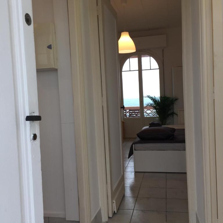 Amazing View Port Golfe-Juan and Garage - Studio - Vue sur Mer - 24