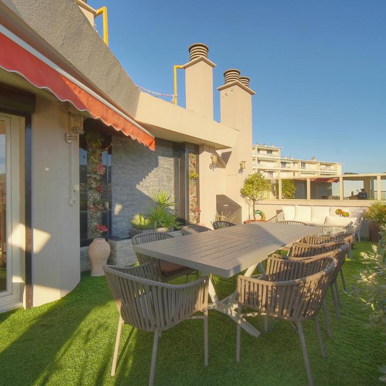 Upstays Penthouse Terrace 150m Lerins View - Apartamento - 32