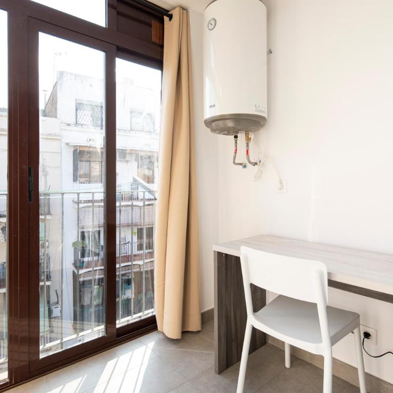 AB Margarit Apartments - Three-Bedroom Apartment with Balcony - 12